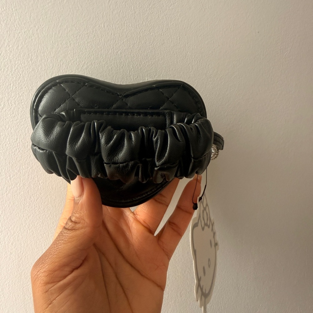 Hello Kitty Quilted Black Heart Key Holder - Picture 3 of 4